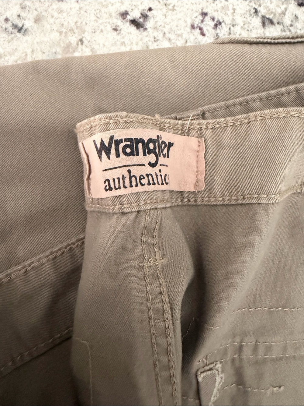 Wrangler Authentic Men’s 100% Cotton Khaki Straight-Leg Cargo Jeans - Picture 6 of 8
